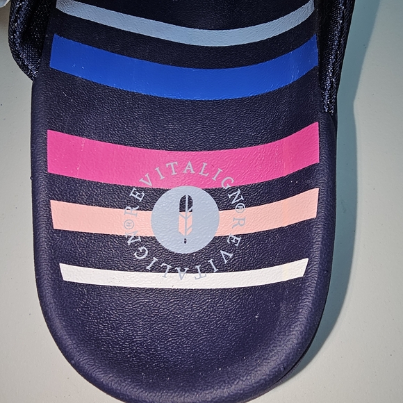 Revitalign Navy Flip Flops with Floral Design Size 6 NEW!! - Picture 3 of 5